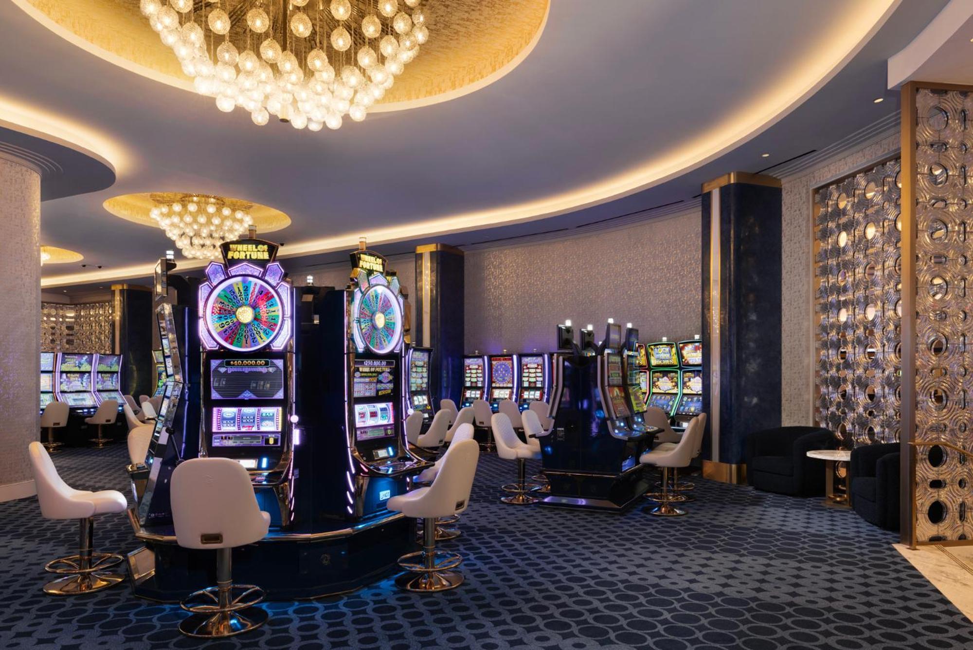 Fontainebleau Las Vegas Exterior photo The casino floor at Wynn Las Vegas