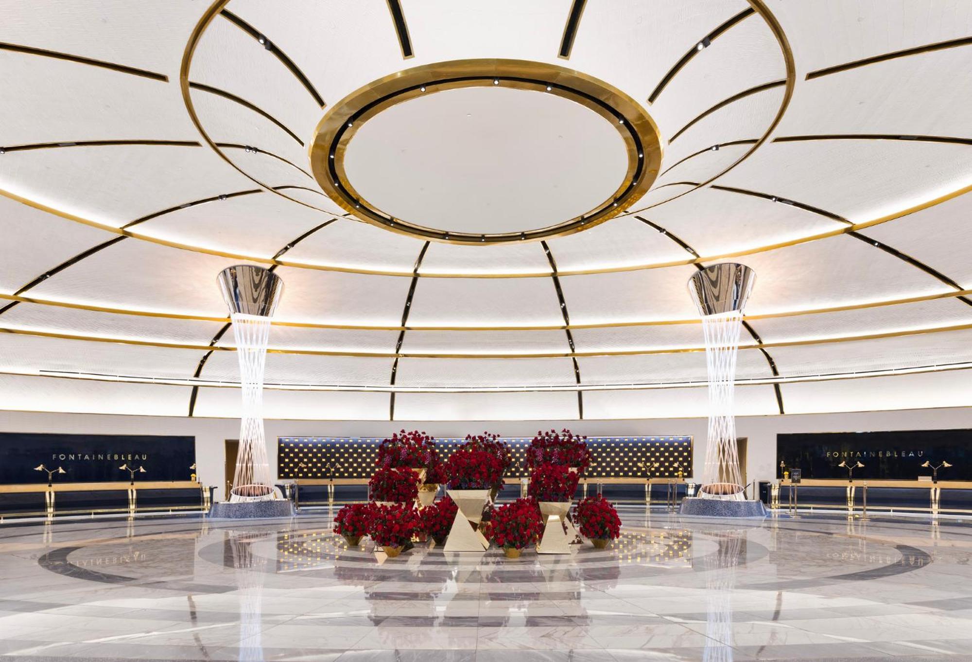 Fontainebleau Las Vegas Exterior photo The lobby of the hotel