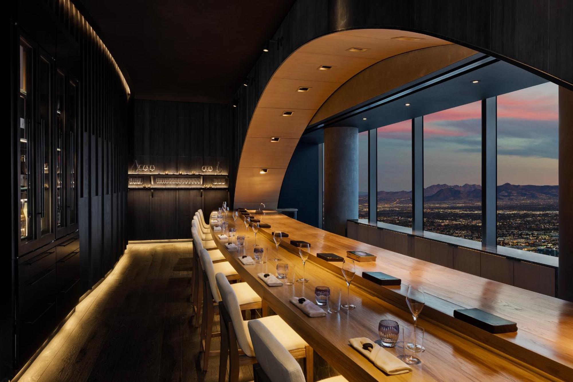 Fontainebleau Las Vegas Exterior photo The bar at the 63rd floor