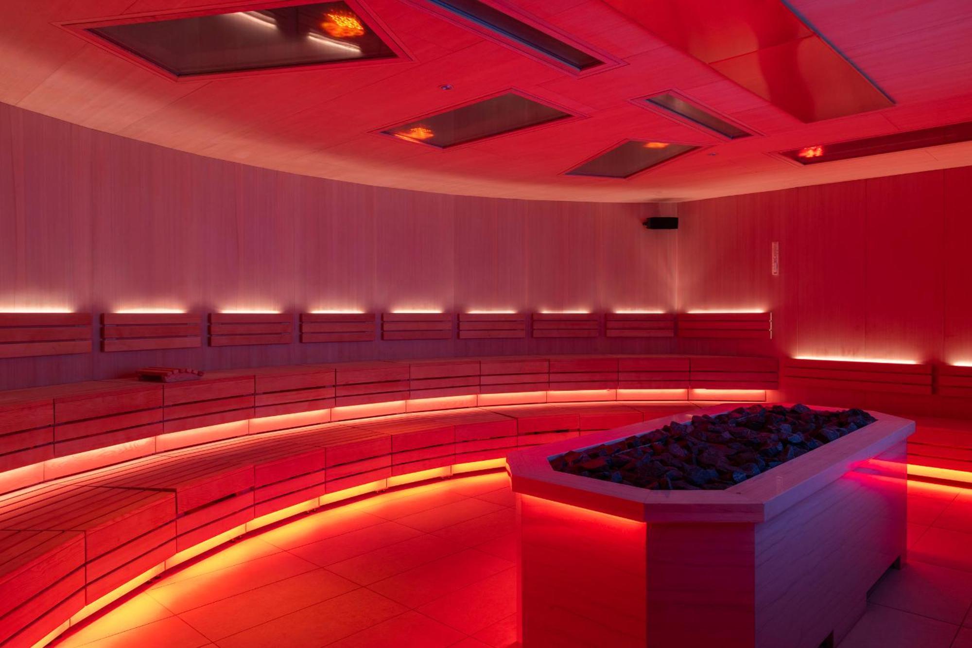 Fontainebleau Las Vegas Exterior photo A modern Finnish sauna