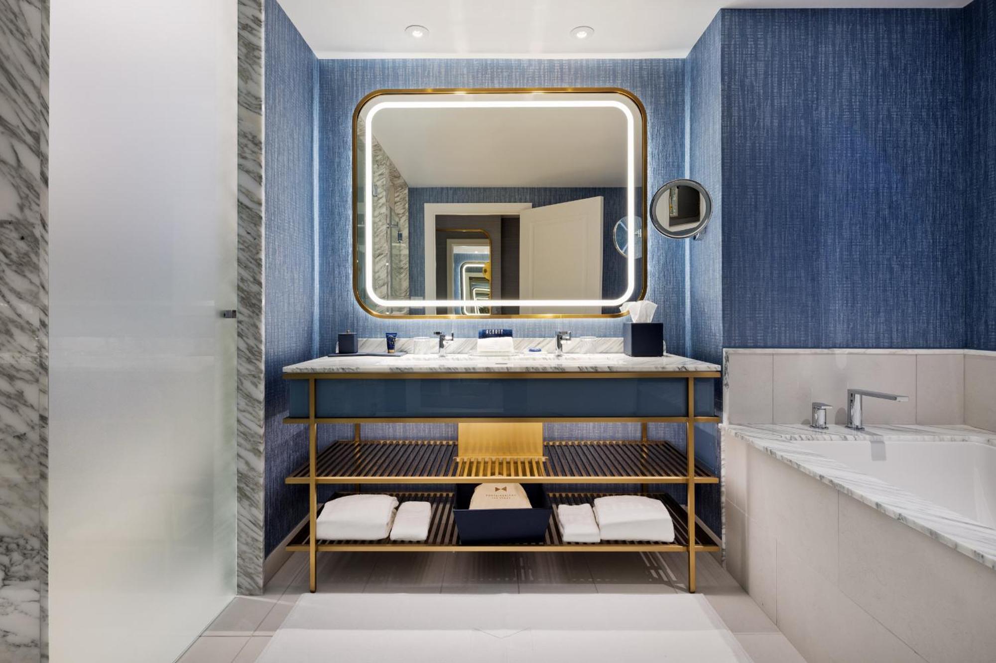 Fontainebleau Las Vegas Exterior photo Bathroom