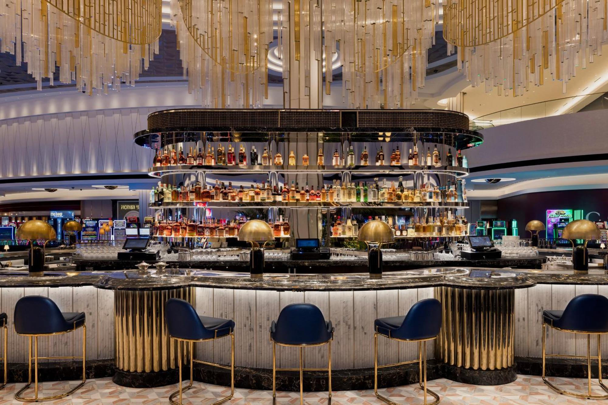 Fontainebleau Las Vegas Exterior photo The bar at the MGM Resorts in National Harbor, Maryland