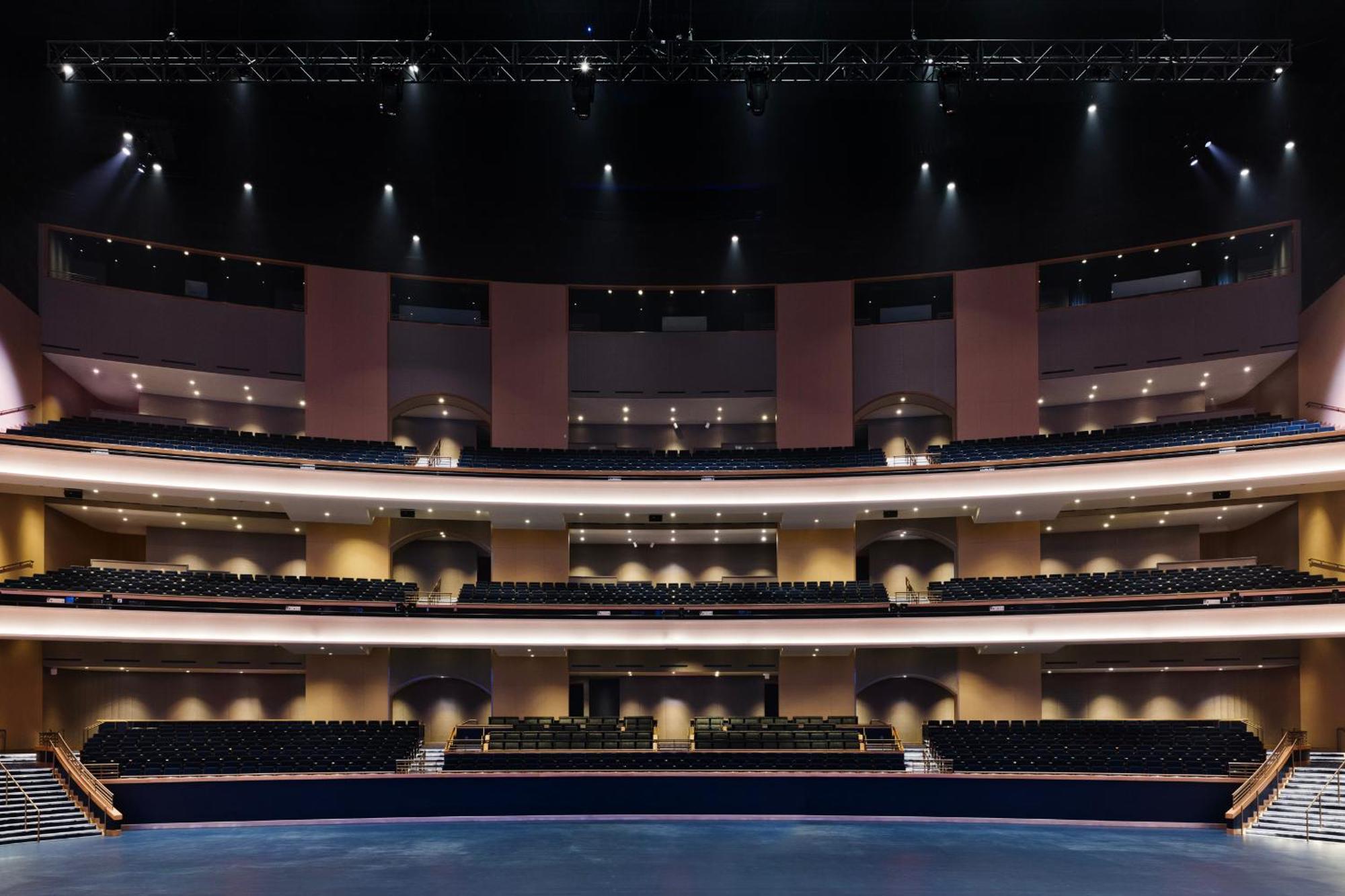 Fontainebleau Las Vegas Exterior photo The interior of the theatre