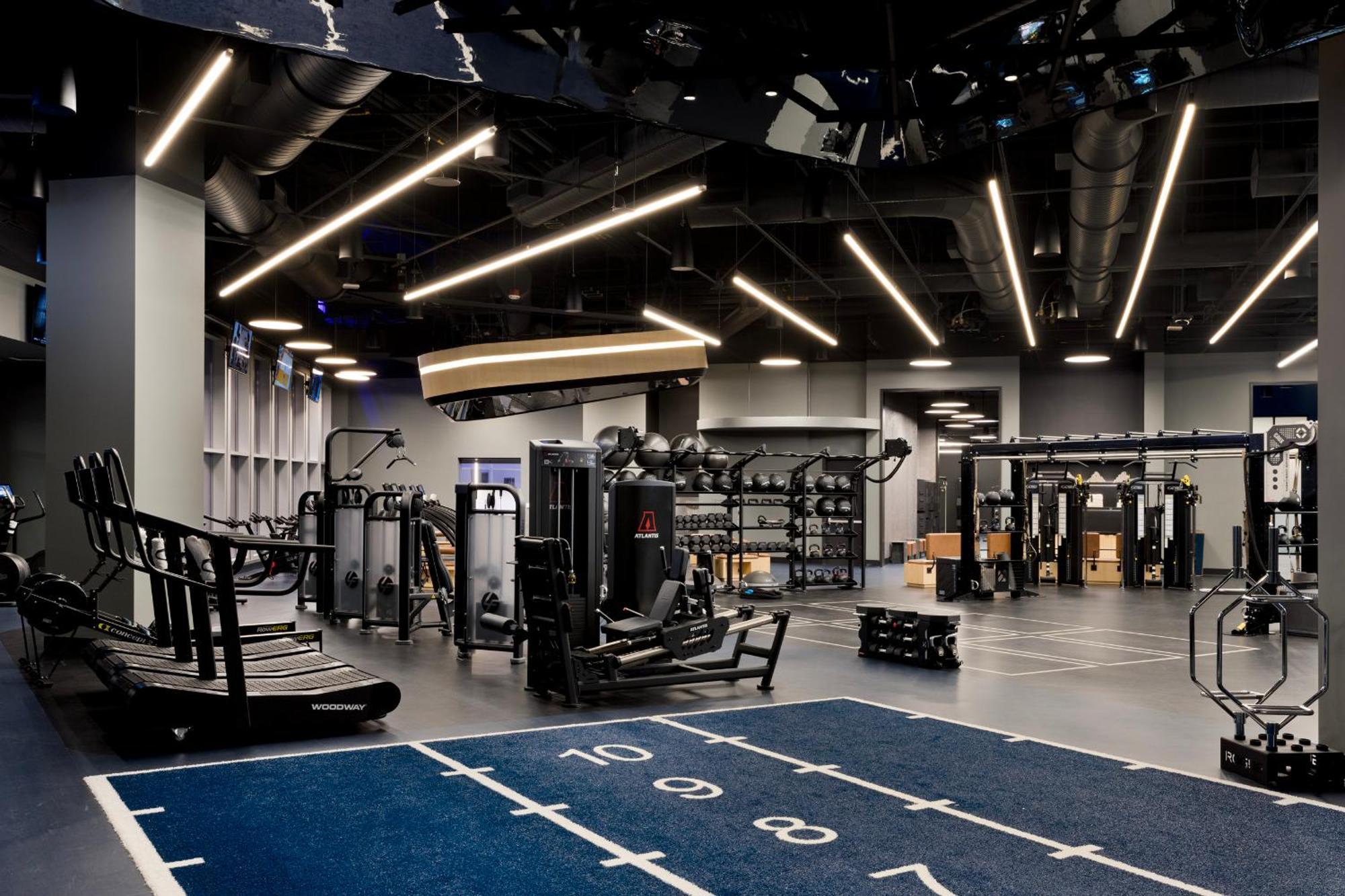Fontainebleau Las Vegas Exterior photo The gym at the 2018 London Marathon